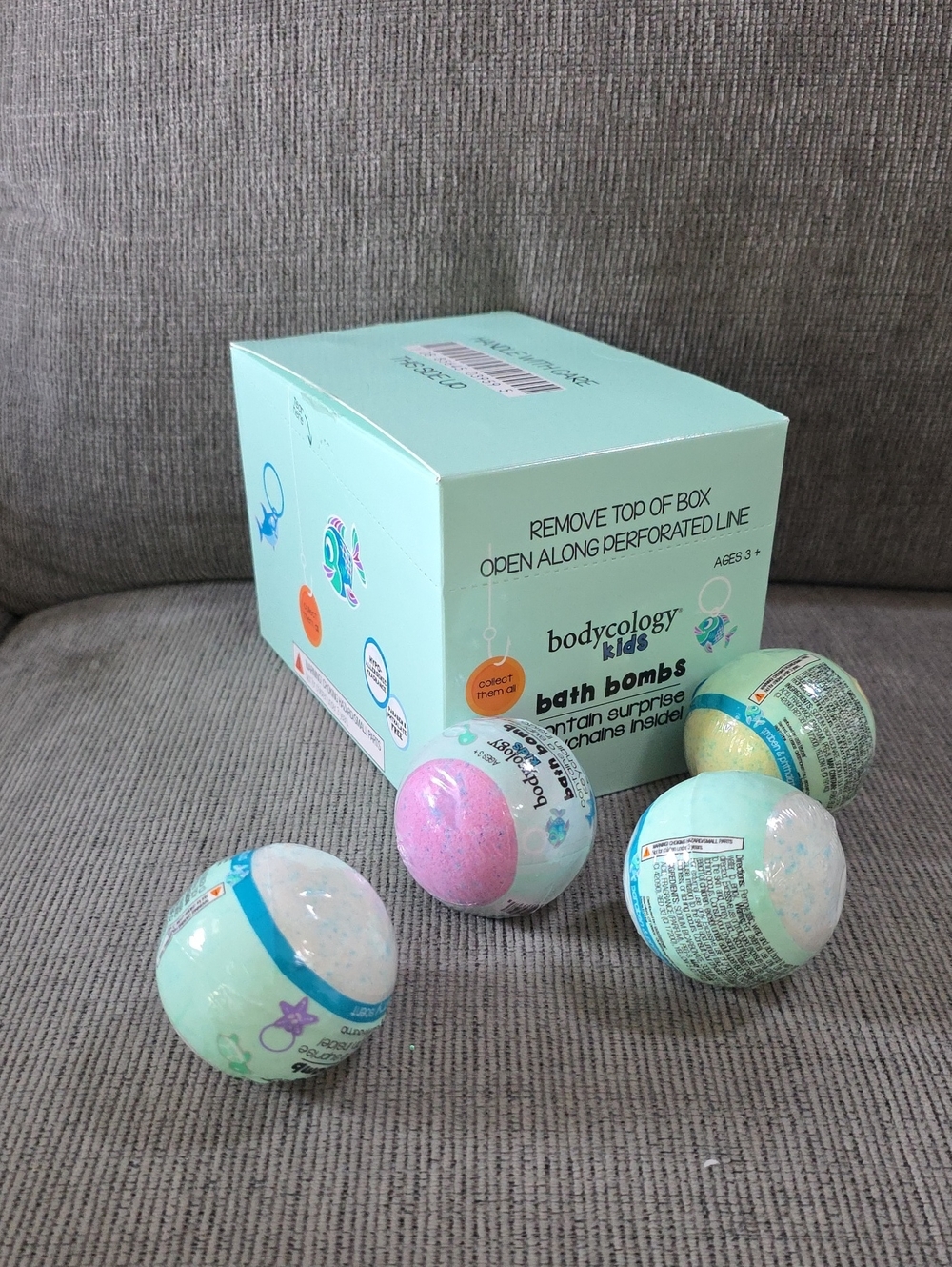 Bodycology Kids Bath Bombs, Ages 3+, 12 Berry Scented Bombs, New.